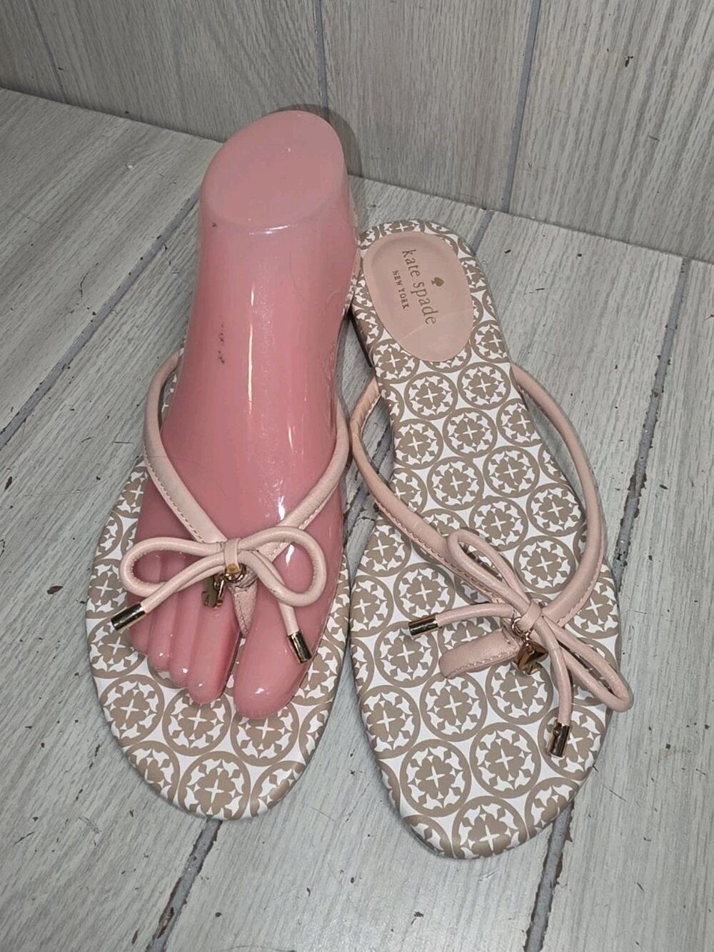 Kate Spade Mistic Leather Thong Sandals US 9M Pink Flip Flops New Summer Beachy - Picture 1 of 6